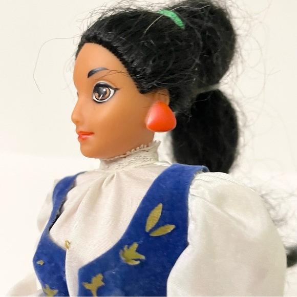 Vintage Aladdin Jasmine Doll in Barbie Icelandic Outfit - Picture 14 of 16